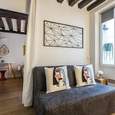 Cmg Turenne/ Temple Apartment
